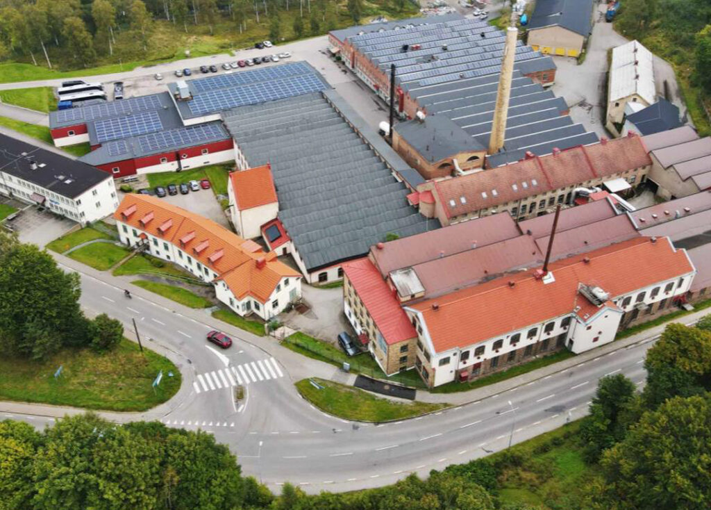 bild på Dalsjöfors gårda genom nosli